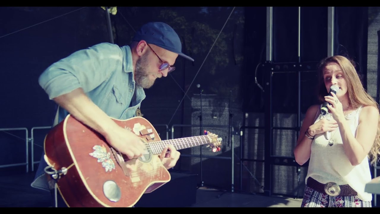 Video preview: Pink Panta – Loop duo · Julia & Matti