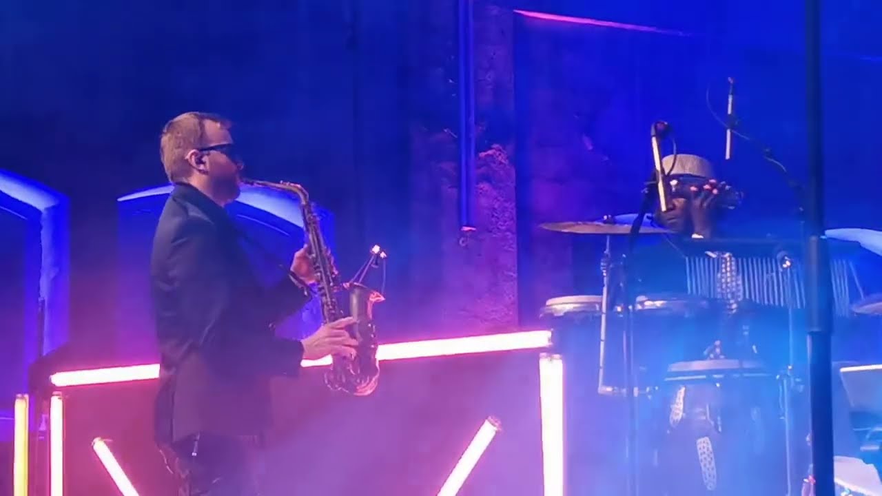 Video preview: Pink Panta – Saxophone & DJ before the band